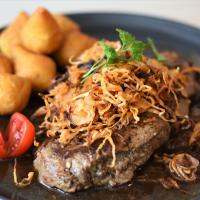 Roast of veal cheeks with cream of carrots and hazelnut potatoes