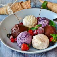 Assorted ice cream with biscuit