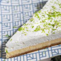 Tarta cremosa de lima con base de galleta y nata