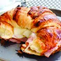 Medialuna con jamón y queso 